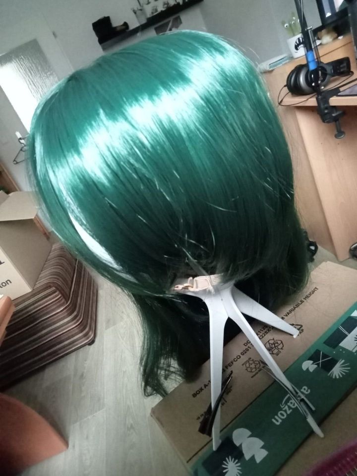 3 Perücken Wig 65cm / 80cm + viel Zubehör - Kostüm Cosplay in Döbeln