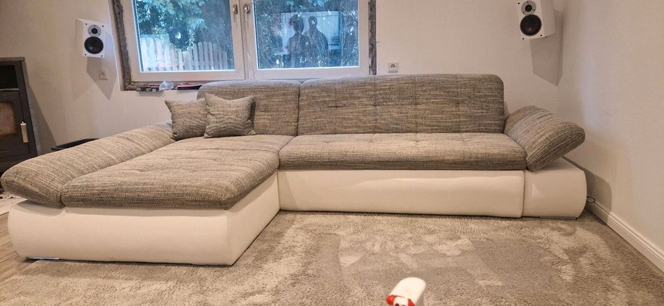 Xxl Sofa mit Bettfunktion in Winnert