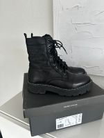 Marc O’Polo Stiefel Boots schwarz Leder OVP Gr. 38 Schleswig-Holstein - Oldendorf (Holstein) Vorschau