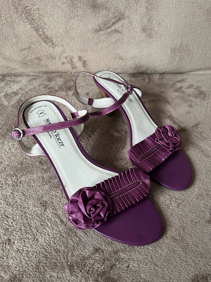 Tozzi NEU lila flieder Sandale Sandalette Riemchen Leder in Bielefeld