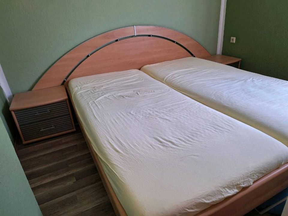 4tlg. Schlafzimmer in Buche: Kleiderschrank, Bett, Nachtschränke in Pirna