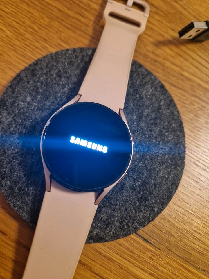 Samsung Galaxy Watch 4 40mm Bluetooth Pink Gold in Berlin