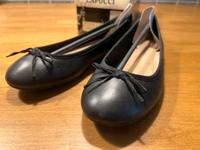 NEW LOOK Sandale / Ballerinas schwarzes Leder Gr. 37 Sachsen-Anhalt - Halle Vorschau