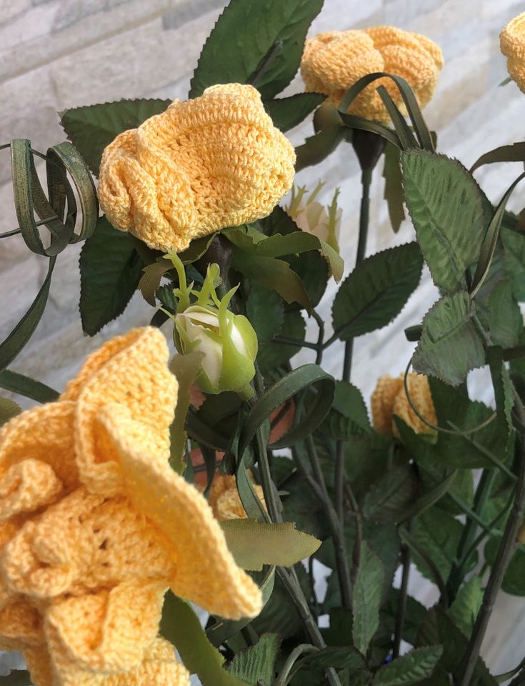 Häkelblumenstrauß, 5 gelbe Rosen, Länge 55cm in Niedere Börde