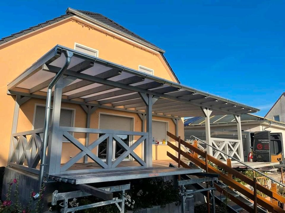 Carport aus Holz mit Abstellraum | Massivholz aus Polen | in Berlin