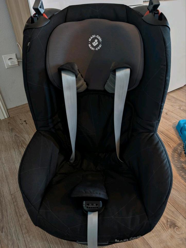 Maxi Cosi Kindersitz  9-18 kg wie neu da sehr wenig benutzt in Höxter