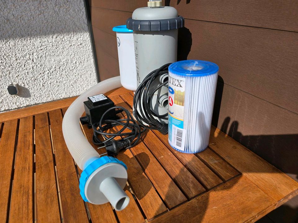 Intex Pool Pumpe Skimmer und einen Filter in Taufkirchen Vils