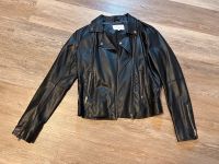 Vila Lederjacke schwarz/Silber mit Reißverschluss/Taschen S/36 Hessen - Heuchelheim Vorschau