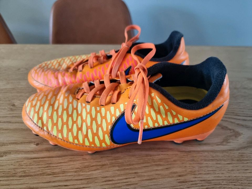 Nike Magista Fußballschuhe Stollenschuhe Gr. 35 in Landsberg (Lech)