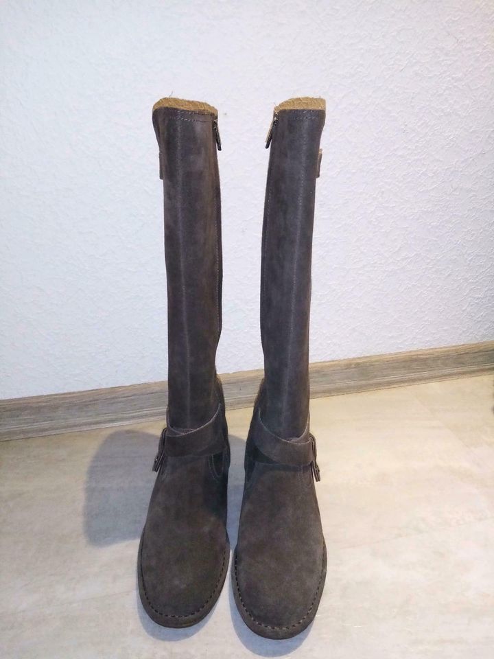 UGG Stiefel Gr. 38 Leder in Ebstorf