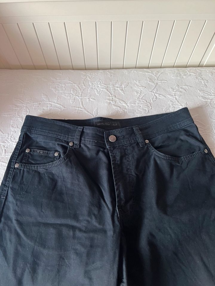 Brax Herrenhose blau schmal geschnitten Größe 48 Top Zustand in Bremen