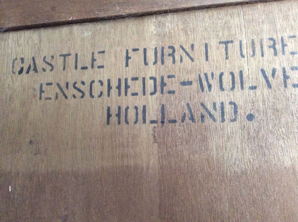 Esszimmer Geschirrschrank Sideboard Stühle von Enschede Castle in Esslingen