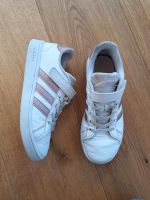 Sneakers Turnschuhe adidas Grand Court weiß mit rosé gold Gr 34 Rheinland-Pfalz - Büchel Vorschau