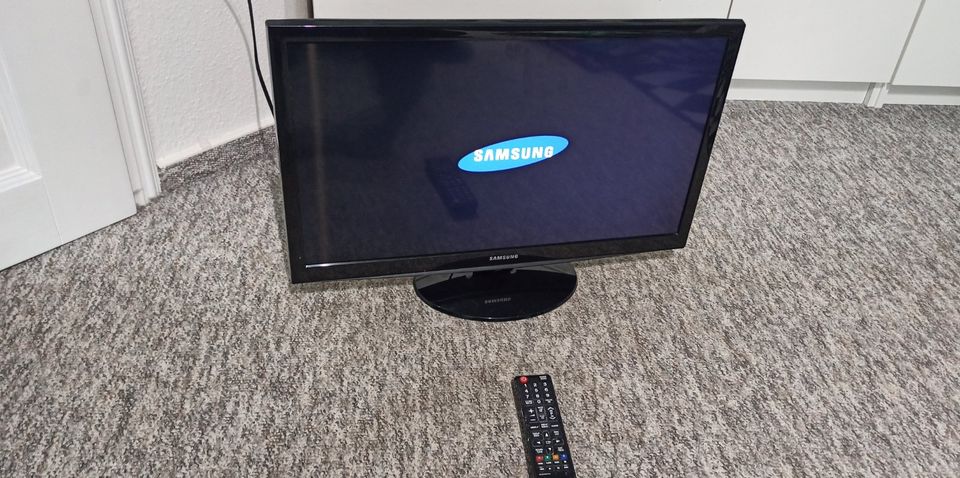 Samsung Fernseher 24Zoll | LT24D310ES in Hohenaspe