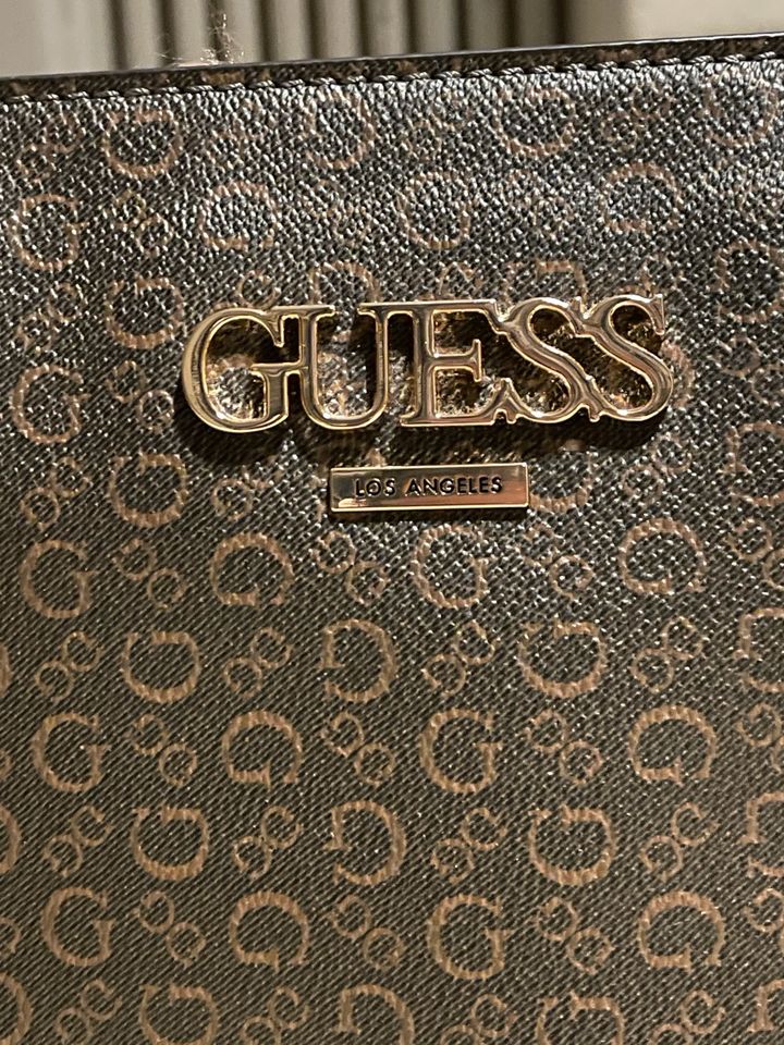 Guess Noelle shopper Tote bag elegant Monogramm braun in Troisdorf