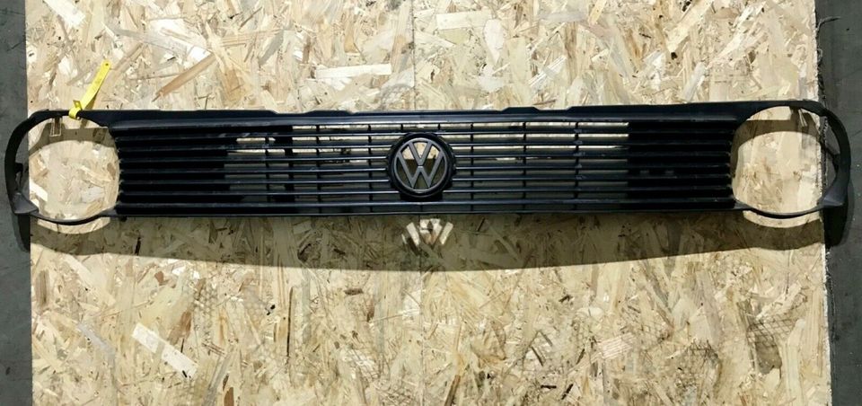 VW Polo 86 C Kühlergrill Grill Frontgrill 867853653 in Hagen am Teutoburger Wald