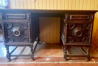 Schreibtisch antik mit Holz/Eiche(?) Leder Verzierungen vintage Kreis Ostholstein - Stockelsdorf Vorschau