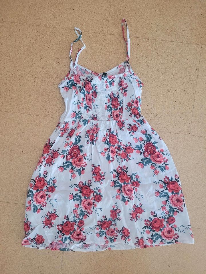 Leichtes Sommer Kleid Rosen (32) von H&M in Winnenden