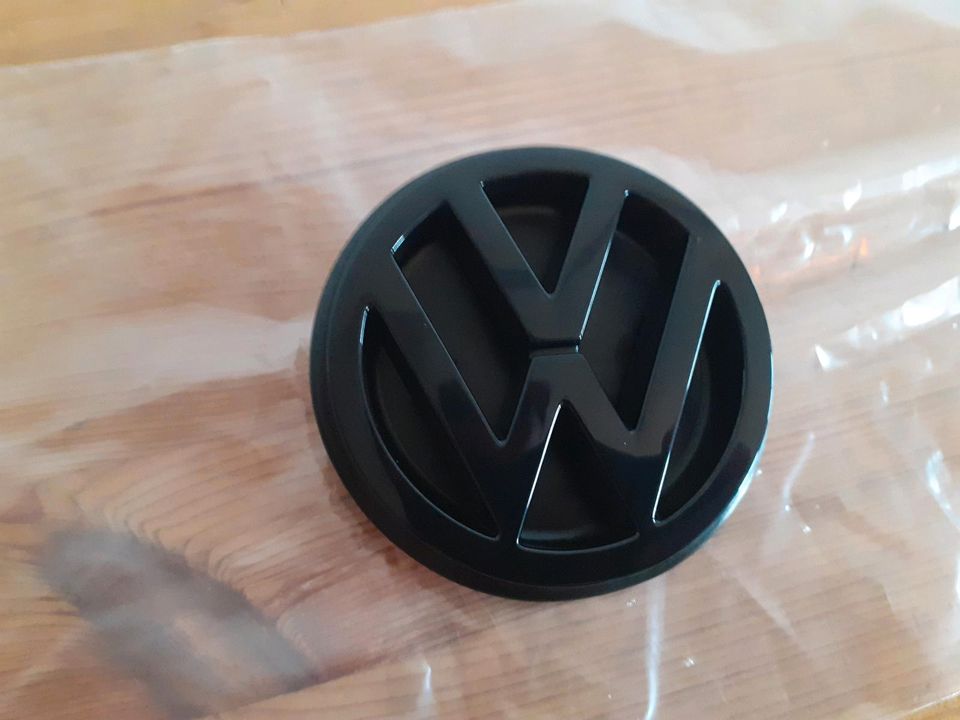 VW Emblem Heckklappe,schwarz,VW Passat,35I,NEU,OVP,357853601B in Radebeul