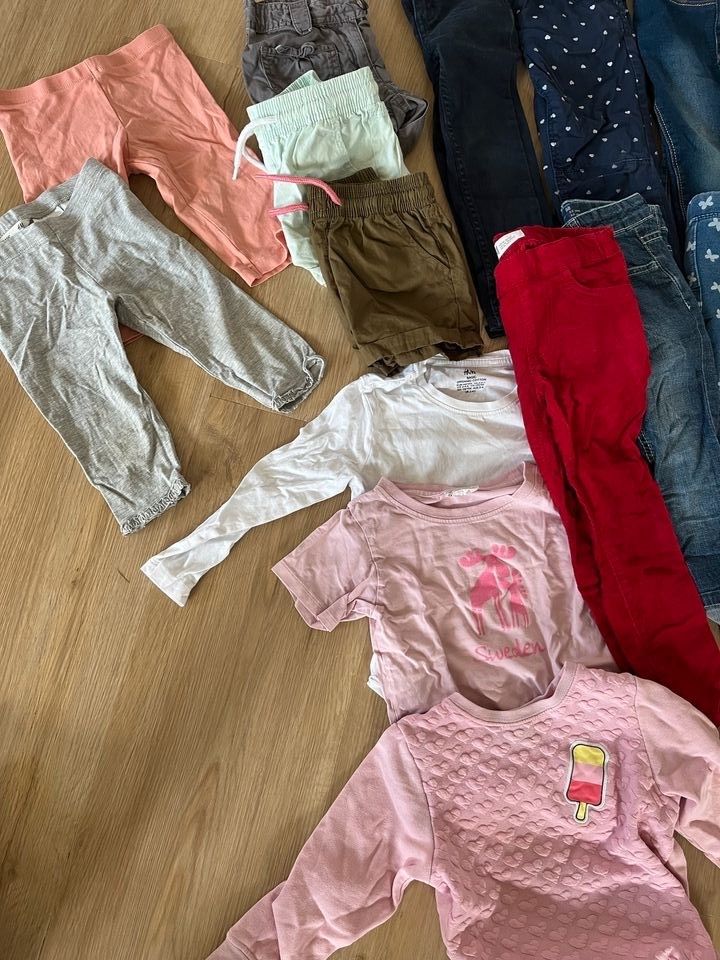 Wäschepaket Kinderkleidung Mädchen 98/104 in Husum