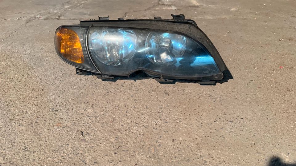 BMW e46 Scheinwerfer rechts mit Blinker in Hamburg