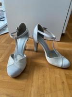 Marco Tozzi Pumps/High Heels Gr. 38 / weiß-grau Hessen - Kaufungen Vorschau