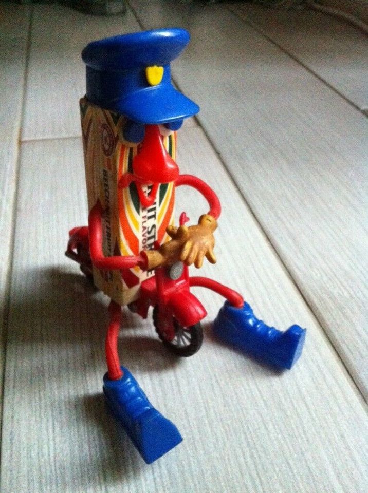 Beech Nut Fruit Stripes Police Toy Figur in Berlin