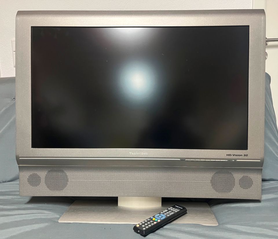 TechniSat Fernseher HD-Vision 32 mit Lautsprecher in Klettgau