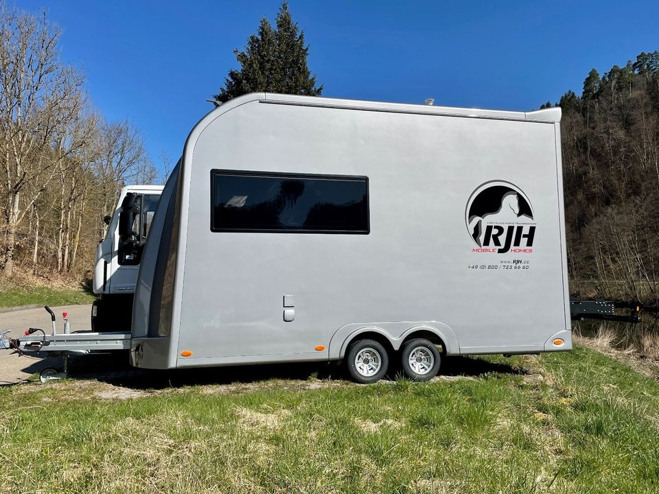 Andere RJH 3t Wohntrailer mit Heckgarage Wohnwagen LKW in Vaterstetten