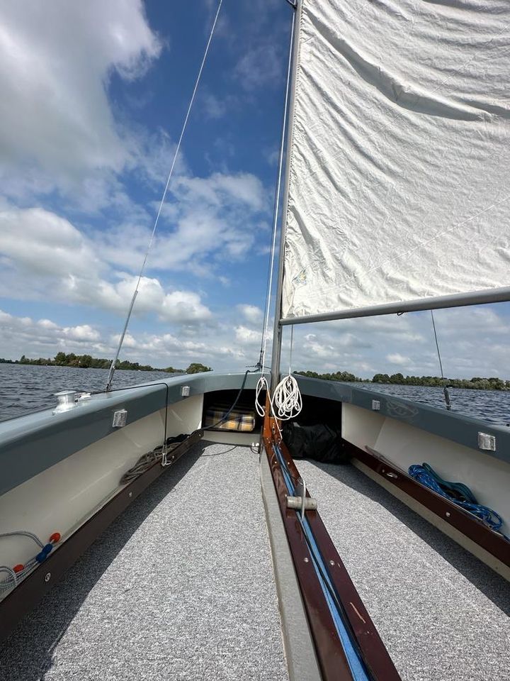 Segelboot mit Motor - große Flying Arrow in Vinkeveen in Düsseldorf