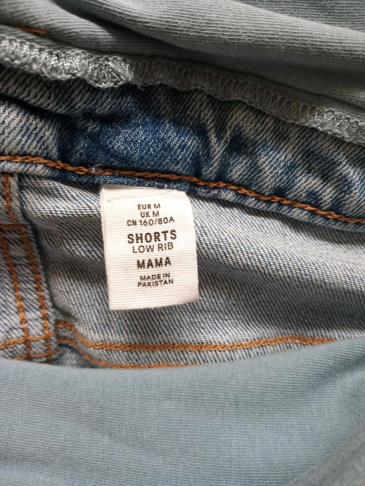 Kurze Jeans  blau H&M Größe M Umstandsmode in München
