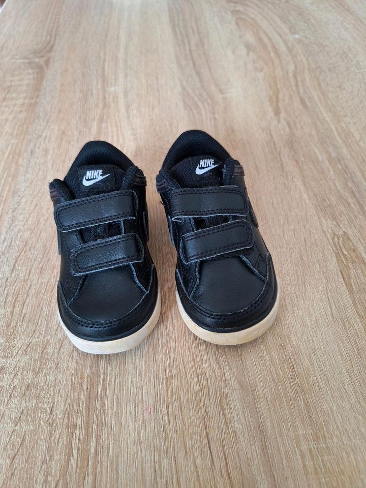 Nike Babyschuhe Größe 22 in Engen