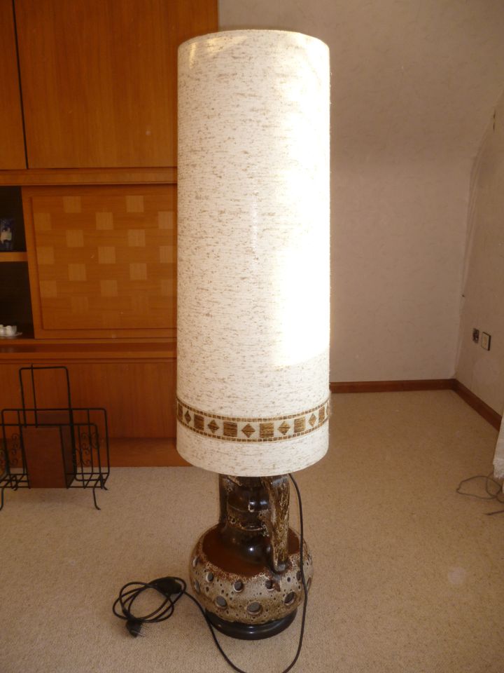 Stehlampe - Keramikfuß mit Fußschalter - Ø 30 x 130 cm in Hamburg