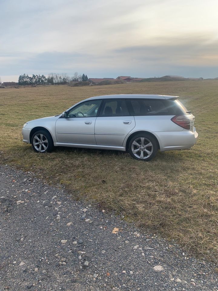 Subaru Legacy 4 WD LPG AUTOGAS 2.0 Automatik Xenon Leder Pano AHK in Seelow