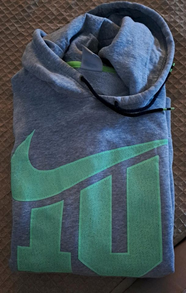 super NIKE Hoodie Gr.  M in Hamburg