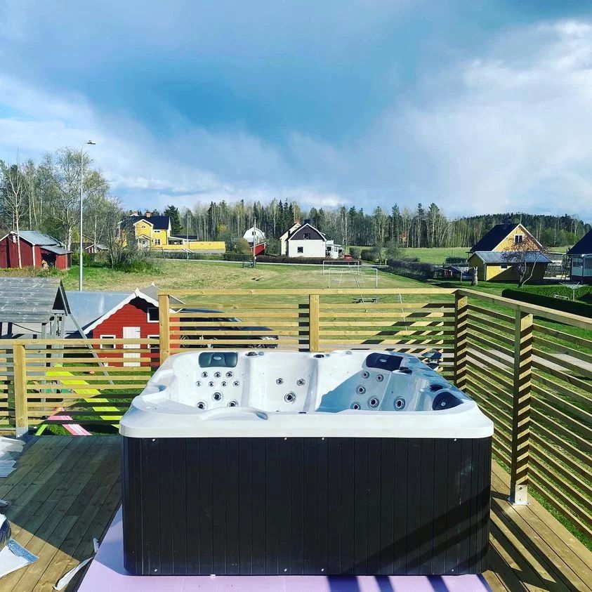 JACKUZZI WHIRLPOOL SPA GARTEN-POOL HOT TUB "ABISKO" in Berlin