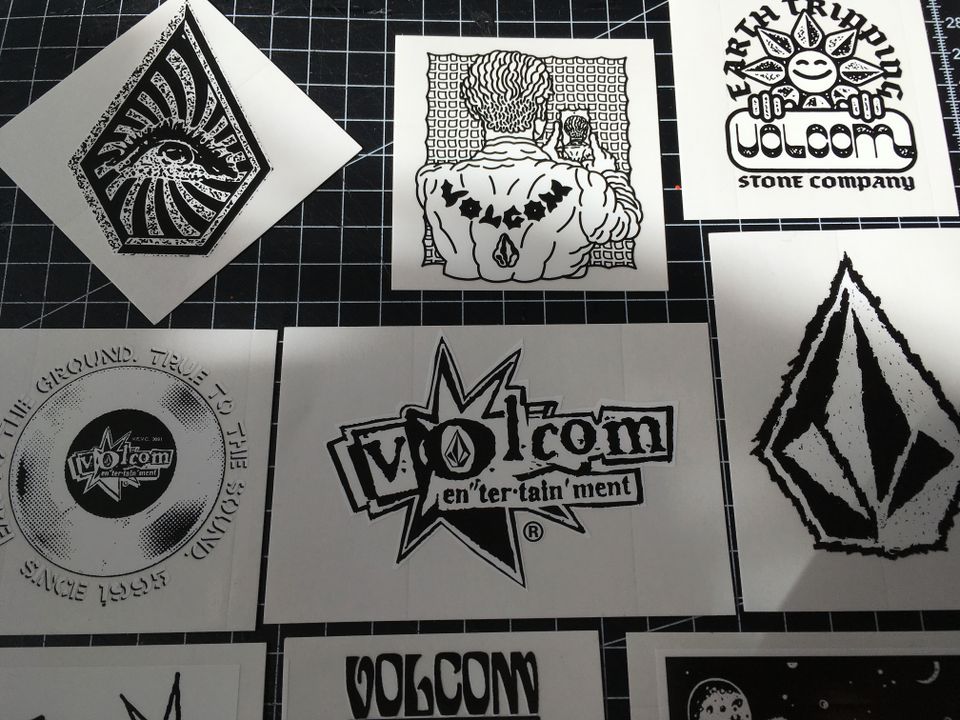 Street Art Graffiti Sticker Aufkleber “Volcom Mix“ in Roßdorf