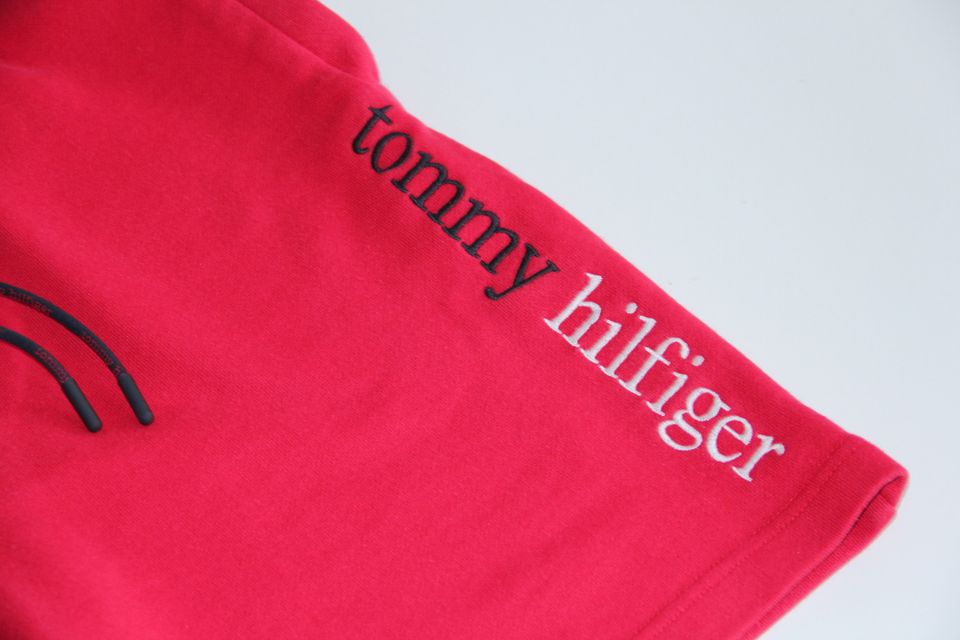 Tommy Hilfiger, Shorts, rot, Gr. S - Sweatshorts Schriftzug in Duisburg