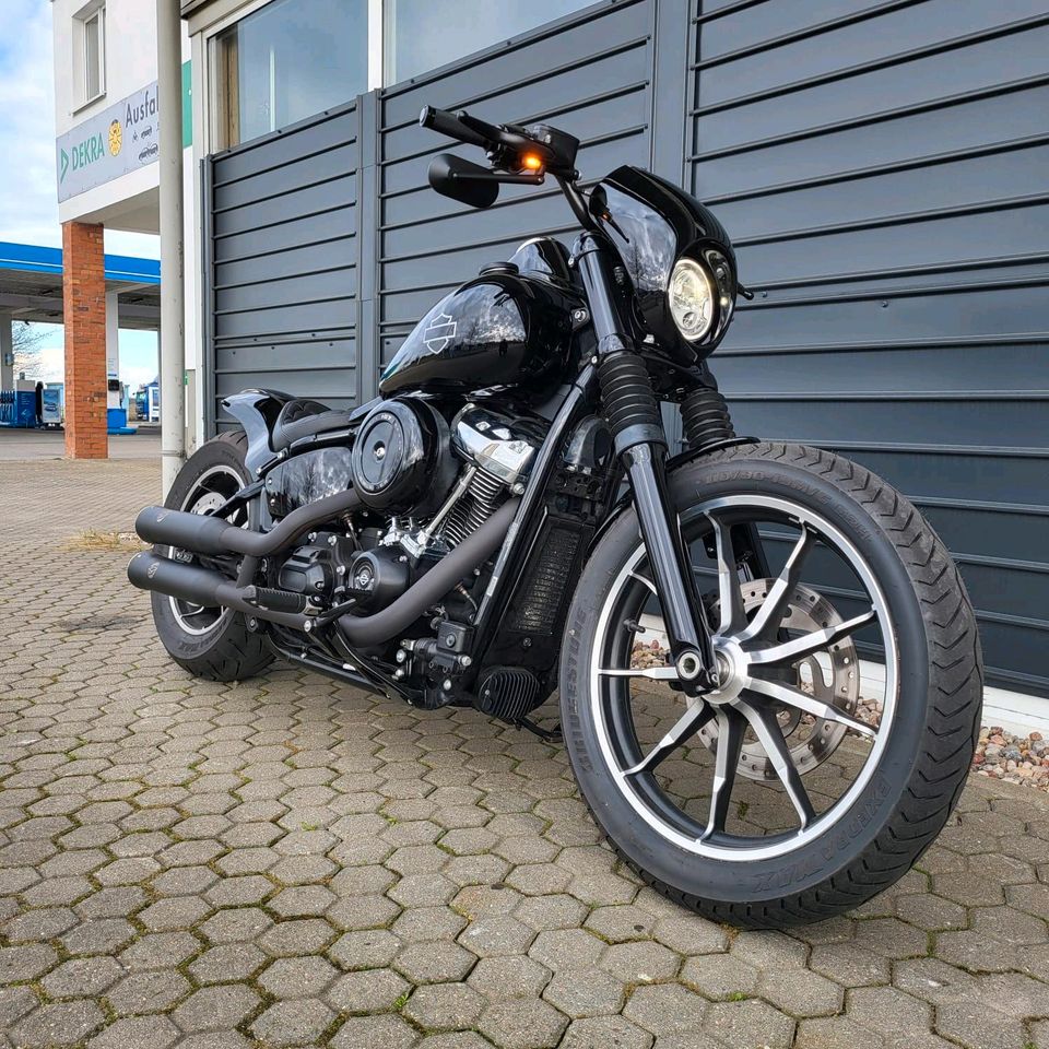 Harley Davidson Softail M8 Low Rider Street Bob Umbau  Black 107 in Berlin