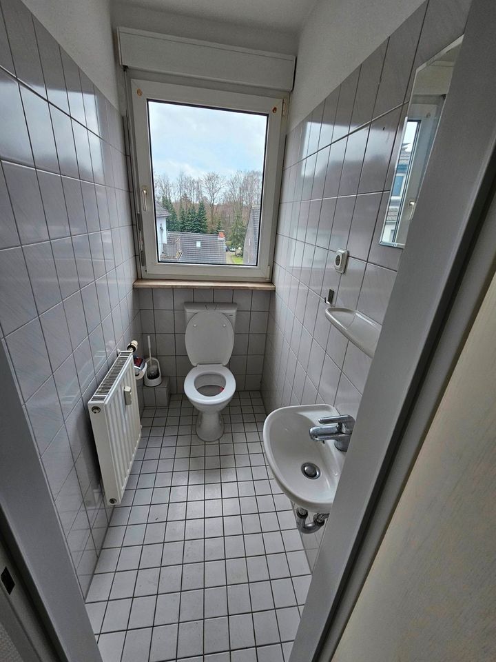 renovierte 3,5-Raum-Maisonette-Wohnung mit Gäste-WC auf ca. 70 m² zu vermieten in Oberhausen