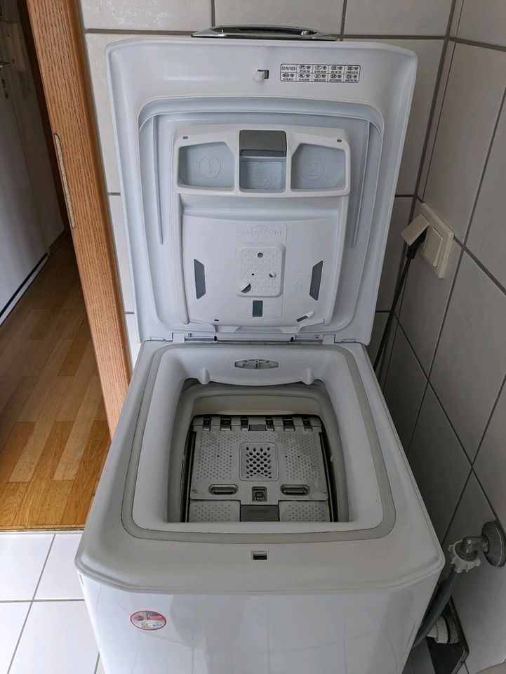 Toploader Washmaschine (Marke Hoover) in Frankfurt am Main