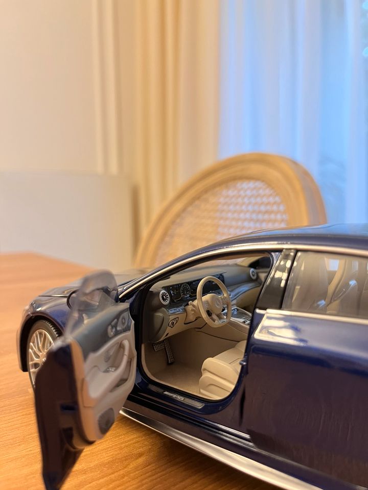 1:18 Norev Mercedes-Benz GT63s 4Matic+ in Essen