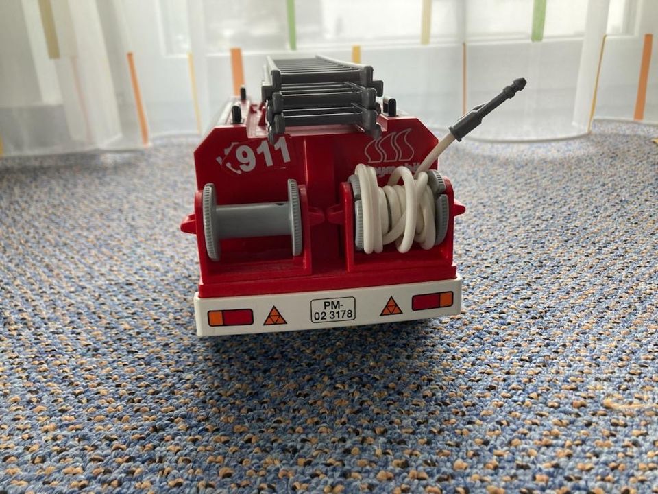 Playmobil Feuerwehrauto mit Anhänger (7485) in Montabaur