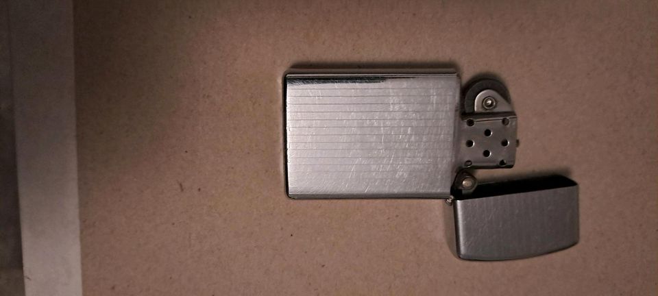 Zippo klein Super Zustand 1976er in Lentföhrden