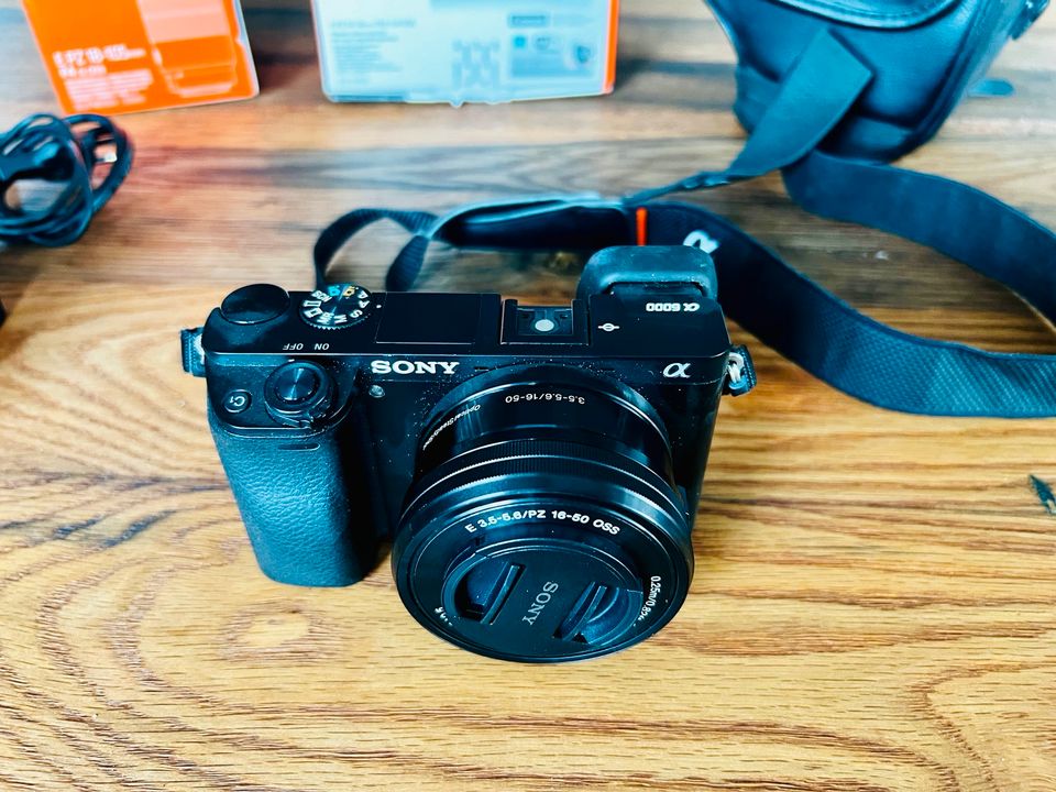 Sony Alpha a6000 Systemkamera mit 3 Objektiven (z.B. SEL 35F18) in Neunkirchen