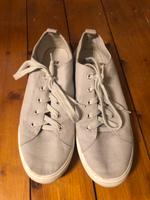 Graue Stoffturnschuhe Hessen - Wehrheim Vorschau