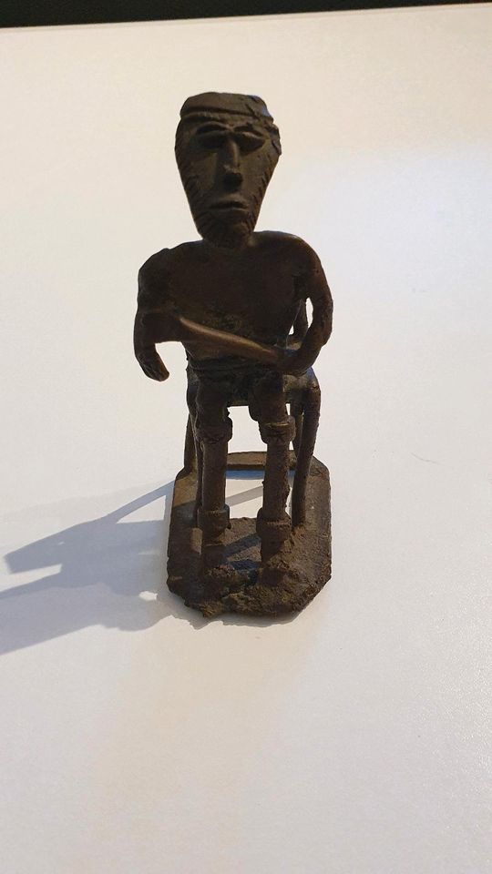 Antike afrikanische Figur aus Messing in Oldenhütten