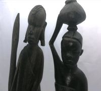 Zwei handgeschnitze Figuren - Krieger und Wasserträgerin Afrika Stuttgart - Stammheim Vorschau