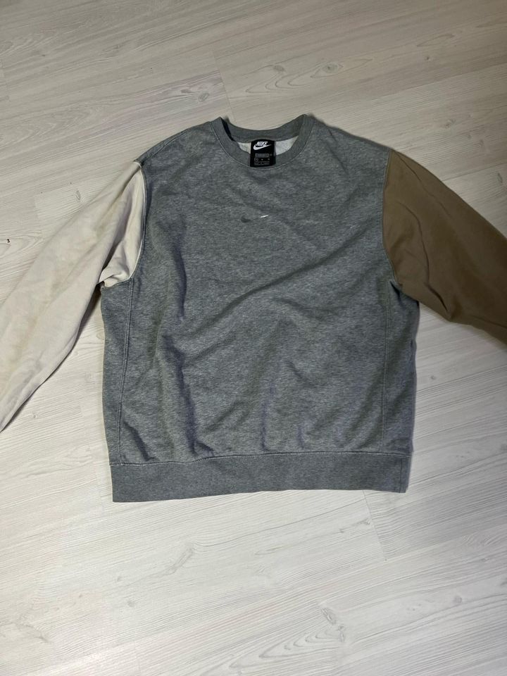 Nike Vintage Sweater in Wolfhagen 