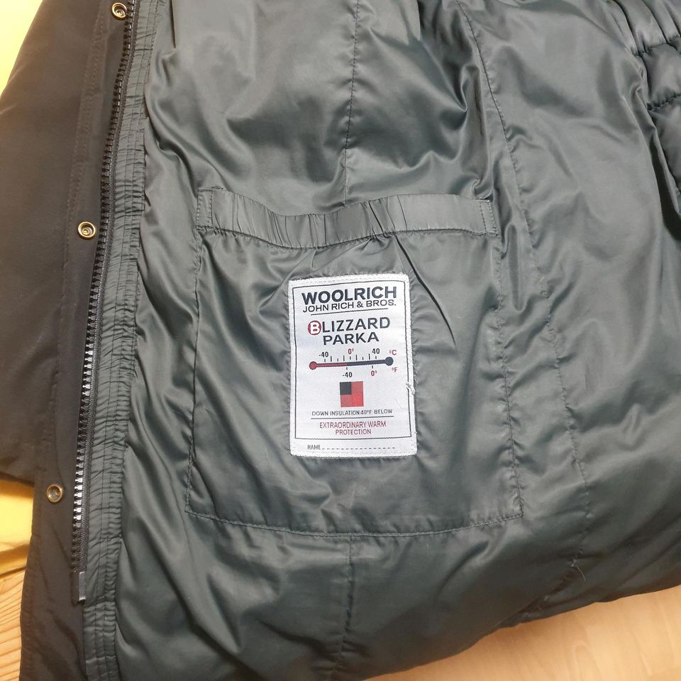 Winterjacke Parka Mantel Woolrich Damen Größe 42 bis 44 schwarz in Meschede